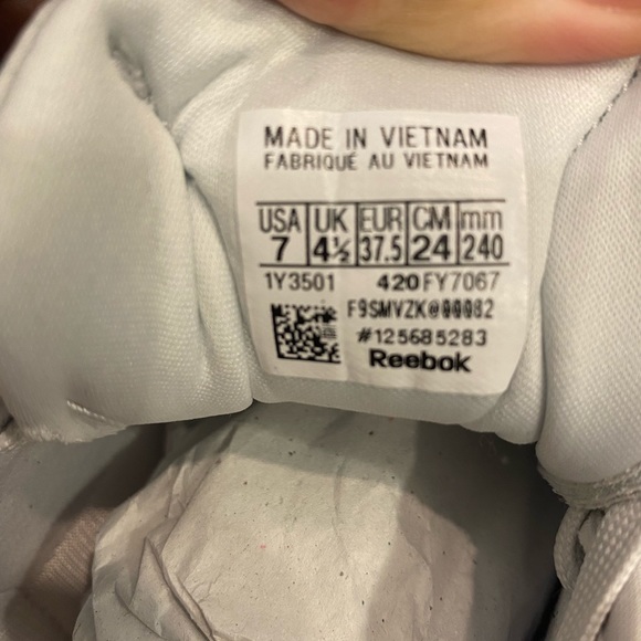 Women’s Running Shoes - Picture 4 of 5